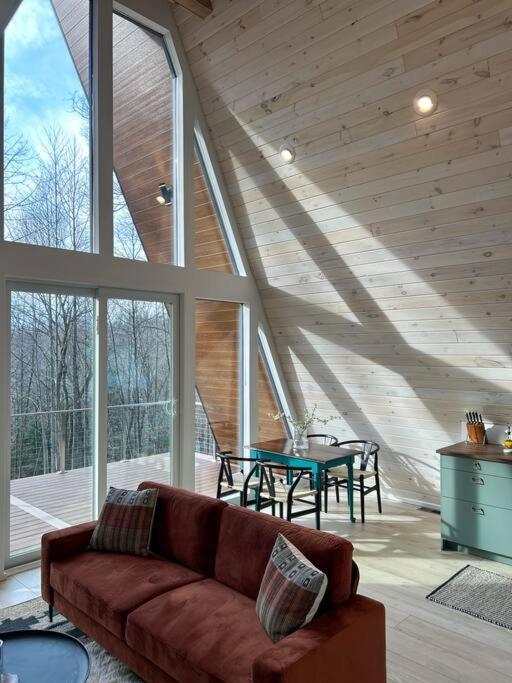 Fox Ridge-Black Alder Lodging Logan Exterior photo